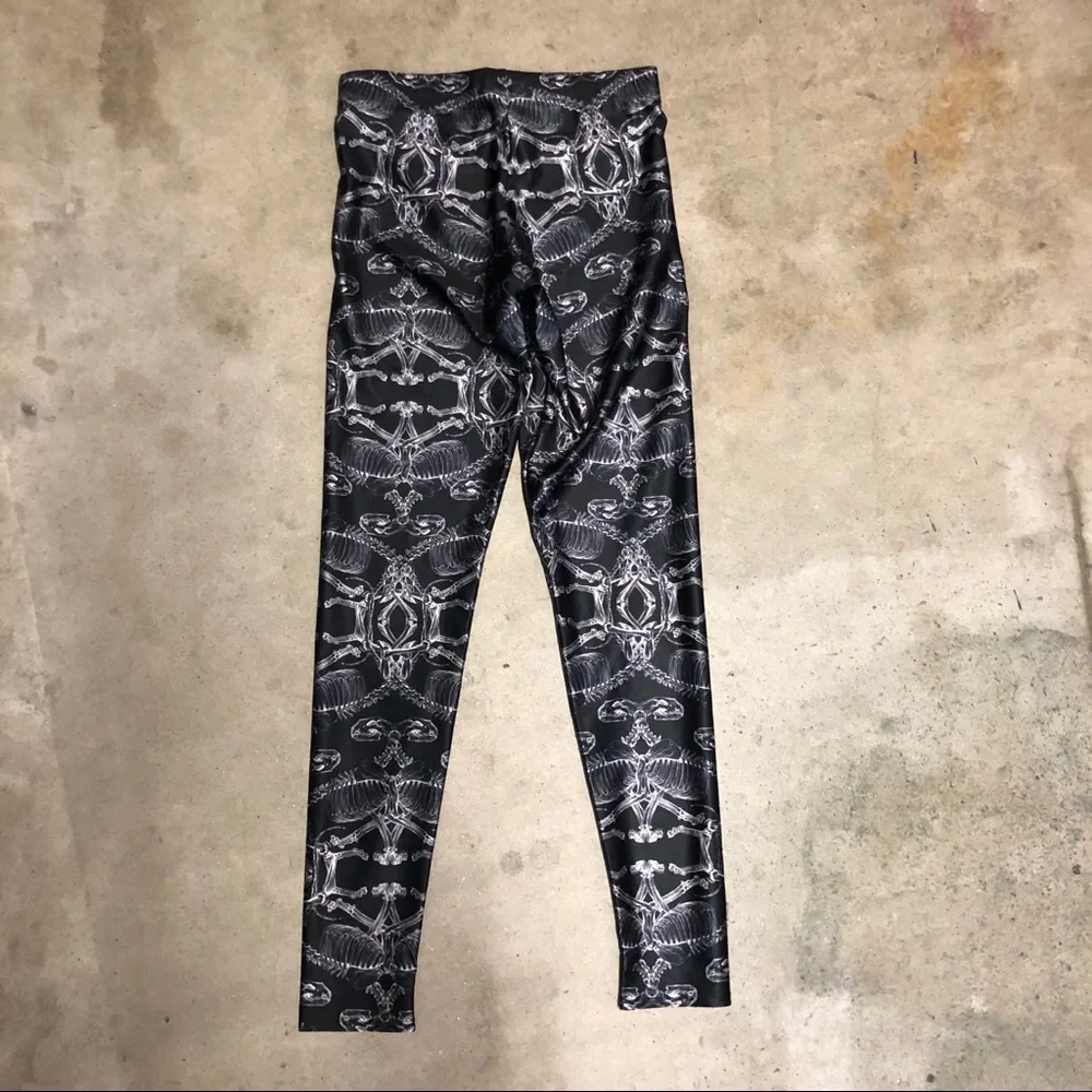 Blackmilk Black and White Patterned Leggings - Picture 5 of 5